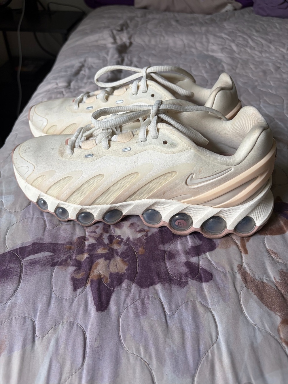 Nike air max Women’s Cream/Light tan React-Style Running Sneakers